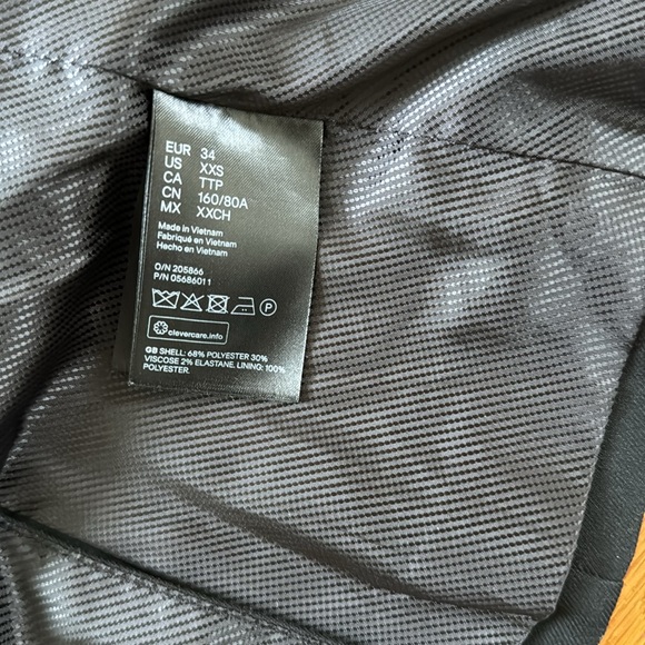 H&M black blazer - Picture 6 of 10